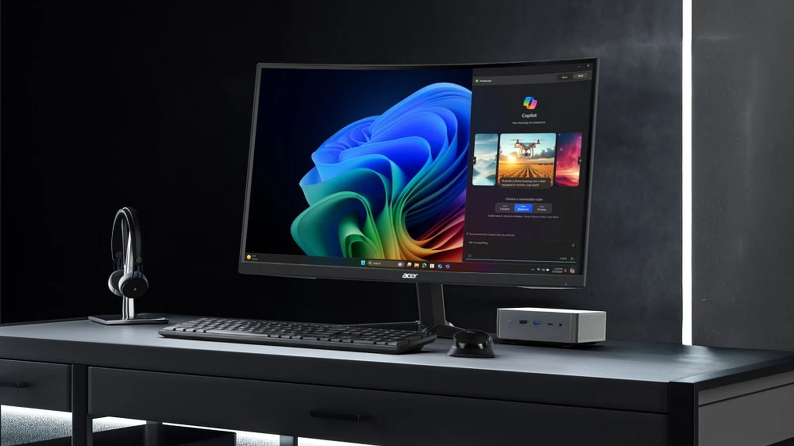 Acer Veriton RI110 на рабочем столе рядом с монитором